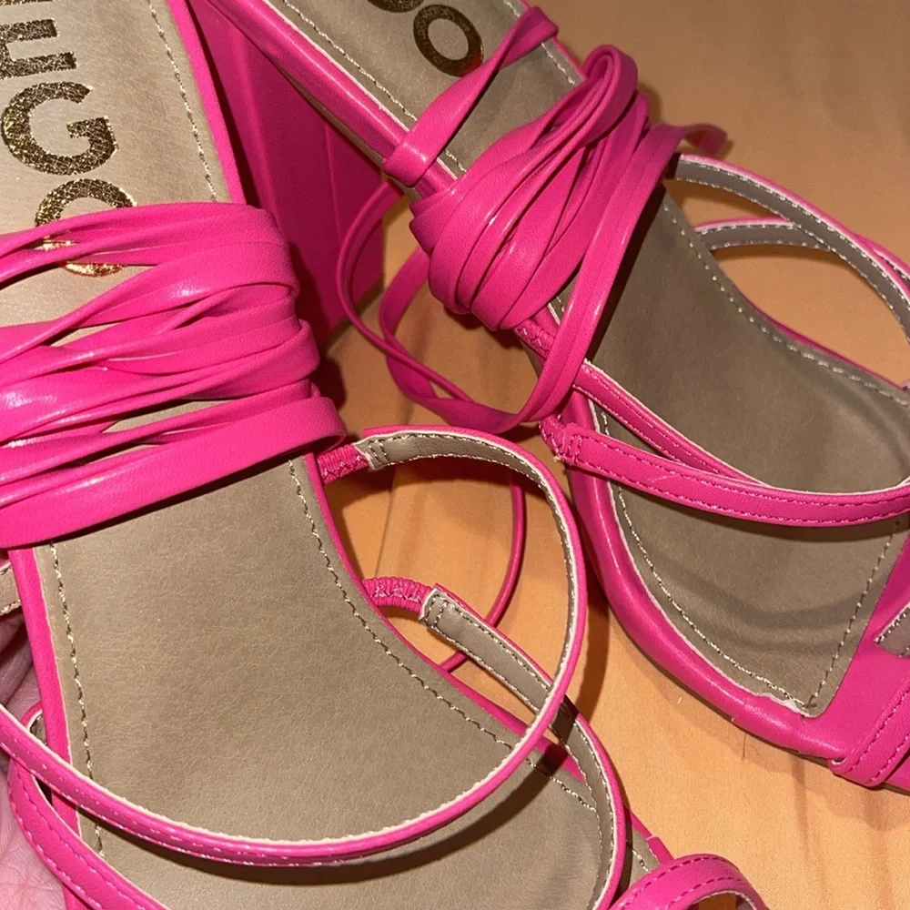 Pink Heels - Picture 2 of 8